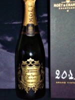 モエグランドヴィンテージにお祝いメッセージを入れて