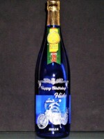 誕生祝いにご本人のバイク画像を彫刻しプレゼント 麦焼酎「舞ここち」