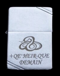 zip-02に彫刻<br>
誕生日プレゼントに<br>
ご希望のイラストデザイン