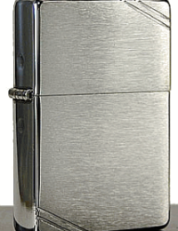 ビンテージ復刻版<br>
ブラッシュクロムWライン<br>
zip-02に刻印<br>