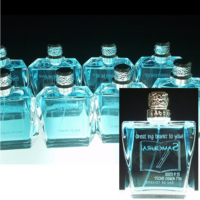 持込み香水瓶に感謝のメッセージとイラスト彫刻、共有の記念品になります!