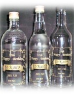 空き瓶にも彫刻できますよ♪♪それぞれタイプの違う空き瓶にデザインFD-02でバースディプレゼント