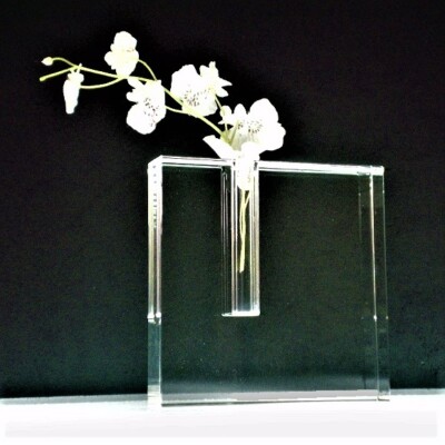 クリスタル一輪挿し CFB-11(W125x H125
D20mm)<br>
(彫刻込み)12000円 高級化粧箱入<br>(花は撮影用)<br>
<img class="wp-image-40" src="https://www.kobo-abe.com/wp-content/uploads/2018/05/000t35.gif" alt="" width="66" height="17" /><br>
<br>
<center><a href="https://www.kobo-abe.com/order?product=CFB-11%E4%B8%80%E8%BC%AA%E6%8C%BF%E3%81%97" target="_blank"rel="noopener"><img border="0" src="https://www.kobo-abe.com/wp-content/uploads/2016/10/order-or200.png" width="200px" alt=""></a></center>
<br>