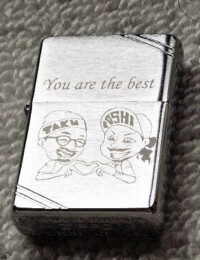 サンプル作品画像<br>
彫刻加工費込み<br>
価格 <span style="color:#ff0000;">6600円</span><br>
(撮影の関係で色が若干違って見えてます)